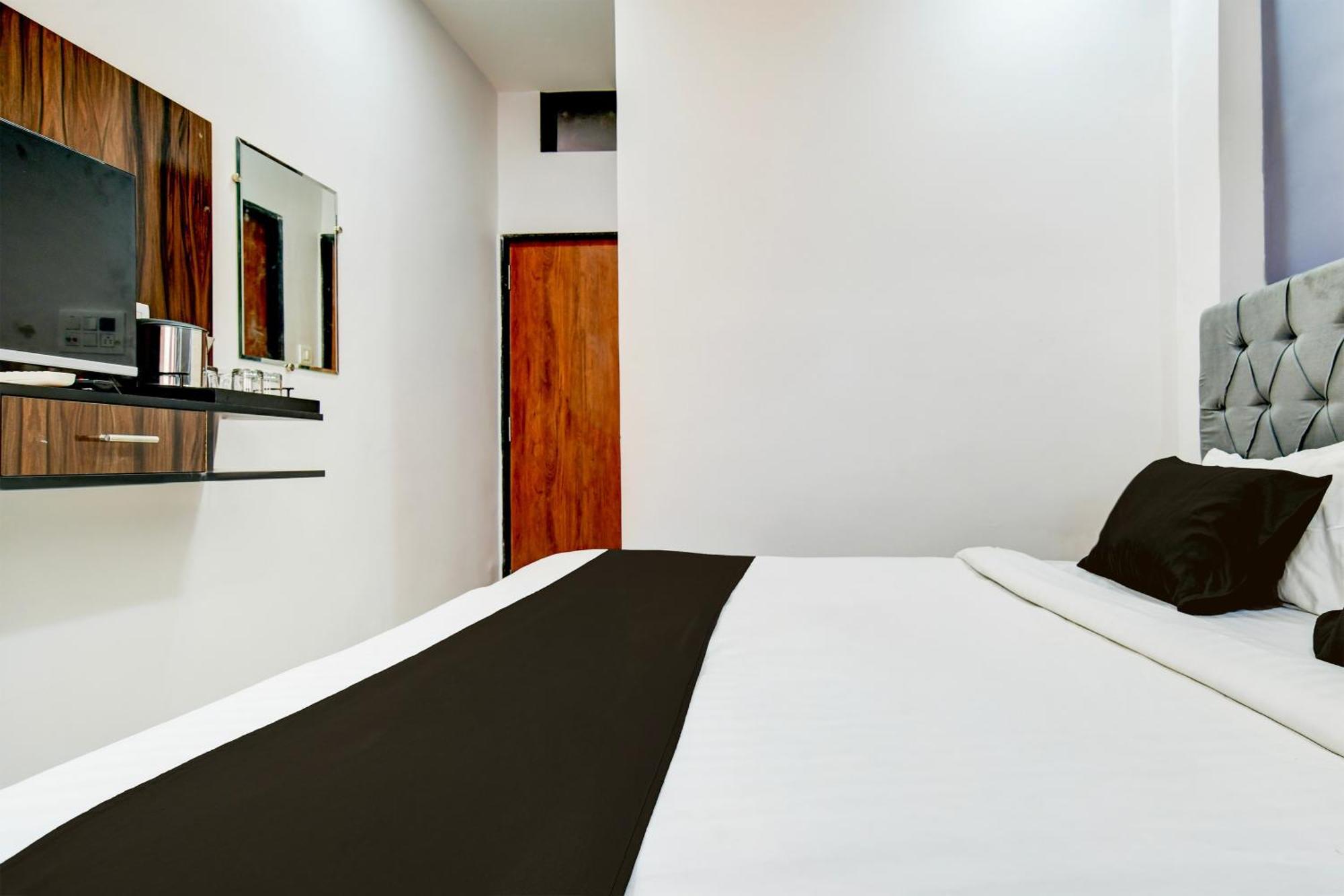 Super Hotel O D.V Near Medanta Hospital Indore Dış mekan fotoğraf